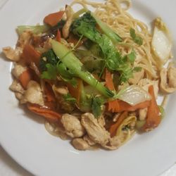Nouille saute au legume et poulet