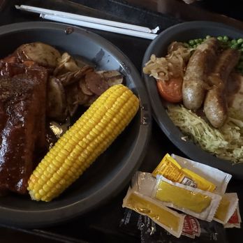 Three Broomsticks at Universal Studios Hollywood - Ribs, bangers and mash - British Near Me - Universal City, California Three Broomsticks at Universal Studios Hollywood - Ribs, bangers and mash - British Near Me - Universal City, California