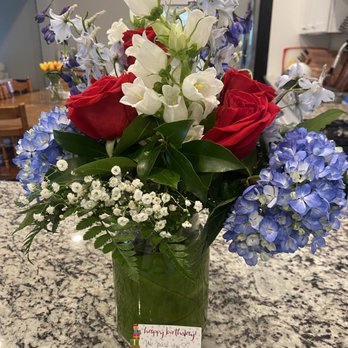 Courtyard Florist - Florists Near Me - Dedham, Massachusetts