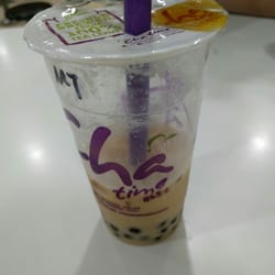 Milk tea premium with boba. Despite the hardened bobas I tried. Oh well.
