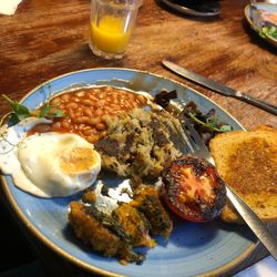 Lyons Cafe - Vegetarian full Irish breakfast!