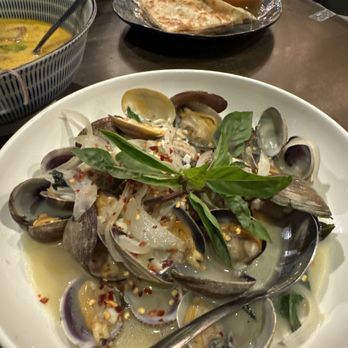 Amazing Basil - Clams w/ basil wine sauce - Asian Fusion Near Me - Fremont, California