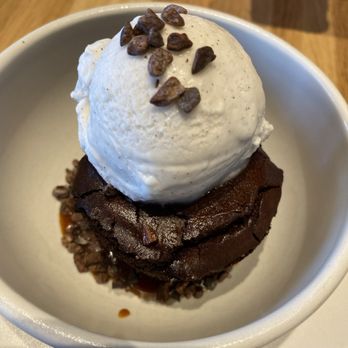 True Food Kitchen - Flourless Chocolate Cake - New American Near Me - Oakbrook, Illinois