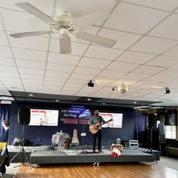 Madam Carroll - There's entertainment for each lake excursion. Kyle Baer had a wide range of music---country, R&B to gospel and classic hits.