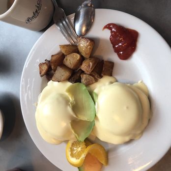 Pinky's - easy coast eggs benedict - Cafes Near Me - Livingston, Montana