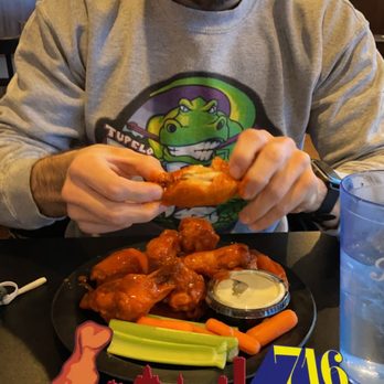 Duff's Famous Wings - medium traditional wings (10 count) - Chicken Wings Near Me - Niagara Falls, New York Duff's Famous Wings - medium traditional wings (10 count) - Chicken Wings Near Me - Niagara Falls, New York