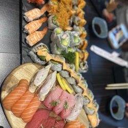 Kin Sushi - Sashimi, sushi & rolls platter