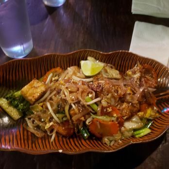 Thai Tom - Pad thai with tofu - Thai Near Me - Seattle, Washington