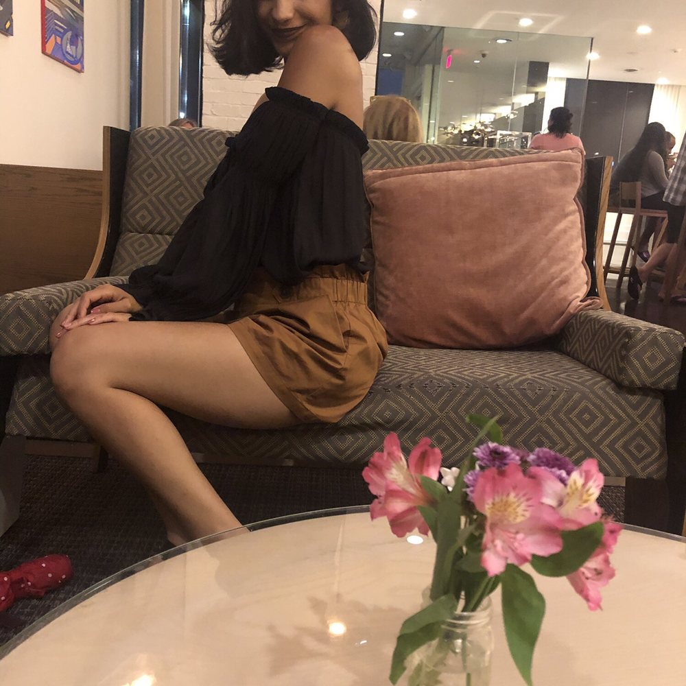 22 Square Restaurant - Me posing whilst waiting in the restaurant! - American Near Me - Savannah, Georgia
