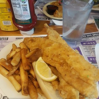 Winking Lizard Tavern - HUGE Atlantic Pollack Sandwich! - American Near Me - Cleveland, Ohio