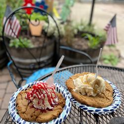Mt Lemmon Cookie Cabin - Peanut butter cookie with ice cream and strawberry sauce. White Macadamia cookie with ice cream