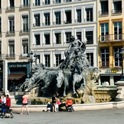 Lyon City Bus - Fontaine in La Place Des Terreaux