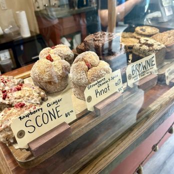 Poppy Bakery - Bakeries Near Me - Milwaukee, Wisconsin