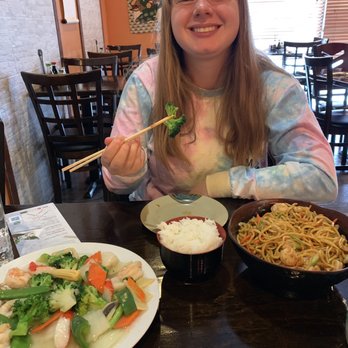 CJ Chan - Seafood Delight and Shrimp Lomein - Japanese Near Me - Dayton, Ohio