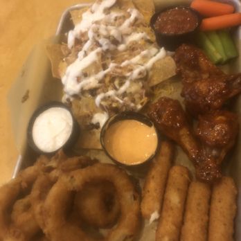 Buffalo Wild Wings - Appetizer sampler - Sports Bars Near Me - Brooklyn, New York