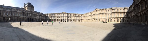 Carrousel du Louvre by null