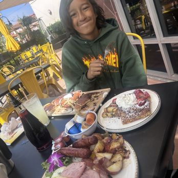 Downtown Cafe by JL - Breakfast & Brunch Near Me - Oxnard, California