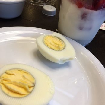 Courtyard by Marriott Boston Andover - Overcooked hard boiled eggs (sulfur ring) and I had to peel them since I ordered as side-comes peeled when ordered with toast. - Hotels Near Me - Andover, Massachusetts
