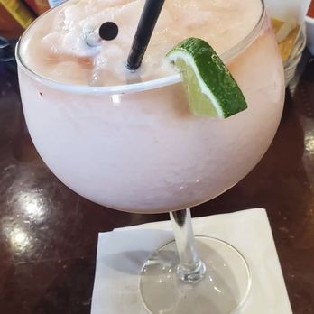 Las Fuentes - Alsip - Strawberry Margarita 32 oz. - Mexican Near Me - Alsip, Illinois