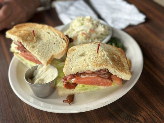 Elijah's Restaurant, Delicatessen and Catering by null