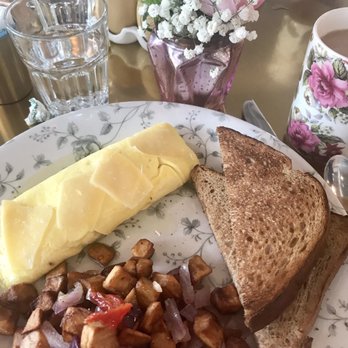 Little Hen - Truffle Omelette - Breakfast & Brunch Near Me - Weston, Florida Little Hen - Truffle Omelette - Breakfast & Brunch Near Me - Weston, Florida
