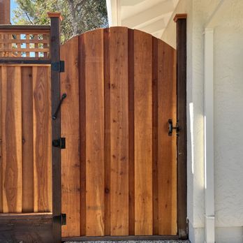 Jags Fence - Front left gate with cedar stain - Decks & Railing Near Me Jags Fence - Front left gate with cedar stain - Decks & Railing Near Me