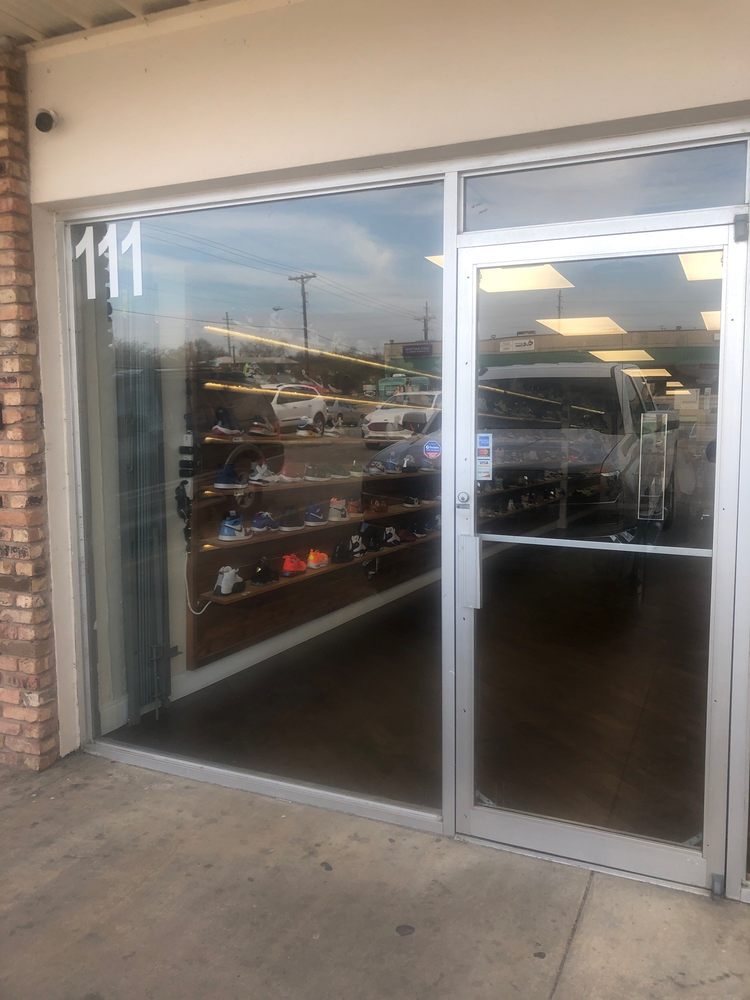 FLIGHT 1 ELEVEN Updated September 2024 11 Photos 111 Kenway St