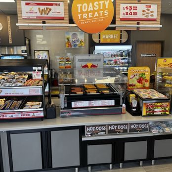 ExtraMile - Fresh Food area - Convenience Stores Near Me - Perris, California