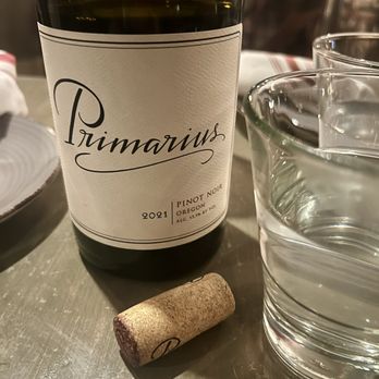Share Kitchen & Bar Room - Pinot Noir - New American Near Me - Williamsville, New York