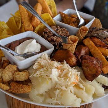 Madrono Restaurant - Bandeja de antojitos "El Madroño" - Latin American Near Me - Miami, Florida Madrono Restaurant - Bandeja de antojitos "El Madroño" - Latin American Near Me - Miami, Florida