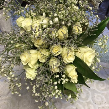 King Soopers - a bouquet of white roses and baby's breath - Grocery Near Me - Colorado Springs, Colorado King Soopers - a bouquet of white roses and baby's breath - Grocery Near Me - Colorado Springs, Colorado
