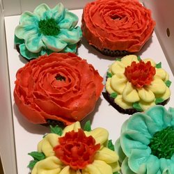 Christine’s Cake Boutique - Tropical floral cupcakes