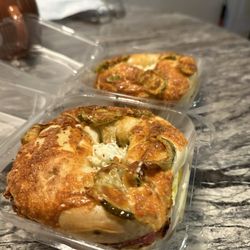 Memo's Bagel Cafe - Cheddar jalapeño bacon with Garlic chive cream cheese and egg bagel so bussing