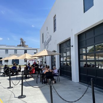Magpie Diner - Outside seating - Breakfast & Brunch Near Me - Harrisonburg, Virginia Magpie Diner - Outside seating - Breakfast & Brunch Near Me - Harrisonburg, Virginia