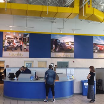 CarMax - Main reception desk - Used Car Dealers Near Me - Burbank, California