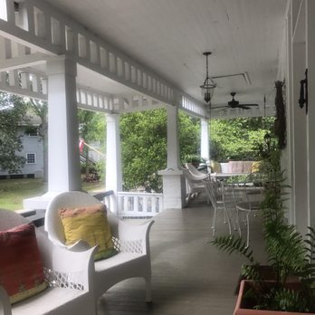 Camellia House Bed & Breakfast - Awesome outdoor living area!  Walking distance to the best dining and shopping! - Hotels Near Me - Covington, Louisiana