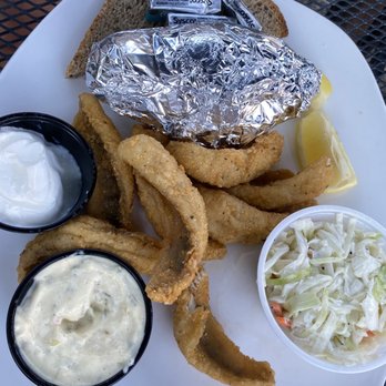 Dexter's Pub - Fish fry - Pubs Near Me - Madison, Wisconsin