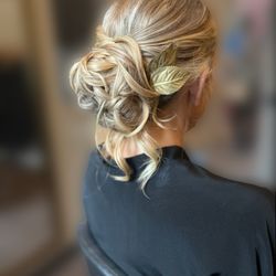 Salon Red