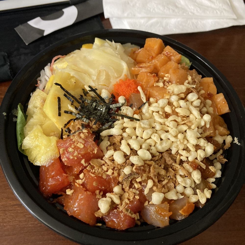 Poke Bowl with salmon, tuna, albacore