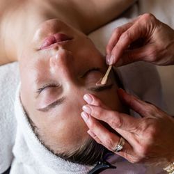 Refined Skin Care - Eyebrow waxing