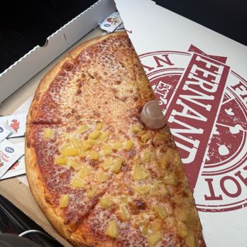 Fernanda's NY Pizza - Don't get the whole pizza. They box it up right out the oven and it loses its crisp. Deff a slice place. - Pizza Near Me - Studio City, California Fernanda's NY Pizza - Don't get the whole pizza. They box it up right out the oven and it loses its crisp. Deff a slice place. - Pizza Near Me - Studio City, California