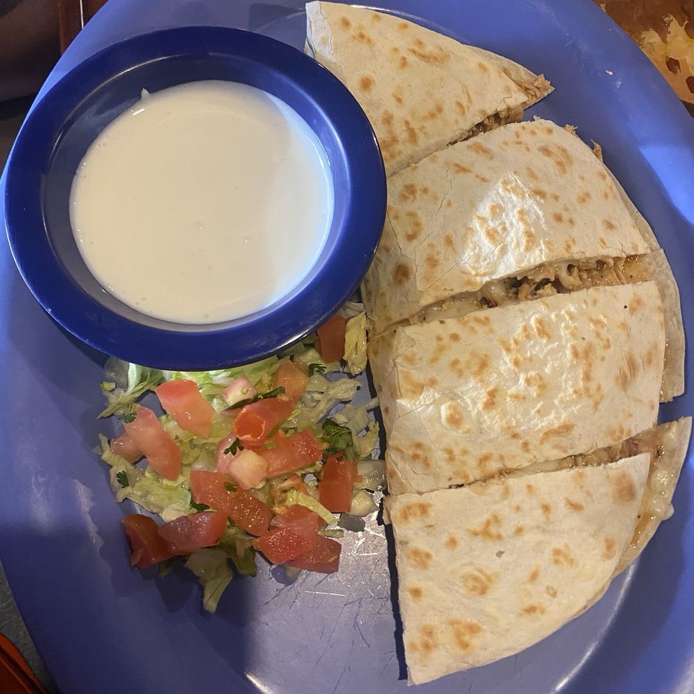 Guadalajara Restaurant - Quesadilla Con Pico De Gallo Y Crema - Mexican Near Me - Lake Park, Florida Guadalajara Restaurant - Quesadilla Con Pico De Gallo Y Crema - Mexican Near Me - Lake Park, Florida
