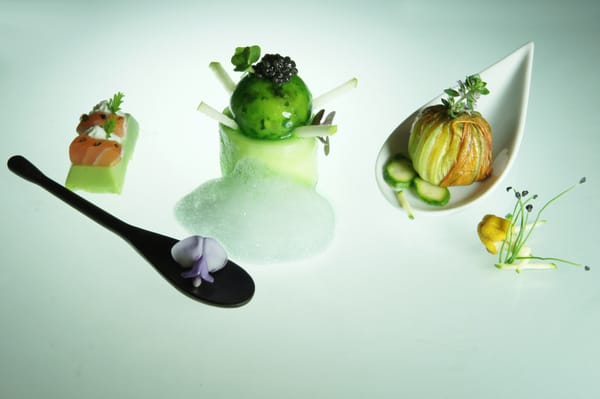 La Table Saint Crescent by null