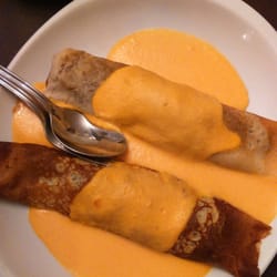 Conchi - Crepes de verduras con salsa de calabaza (recomendable compartir entre dos)