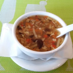Le Dragon - Gemüsesuppe mit kleiner Fleischeinlage