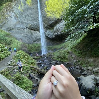 Oregon Tour Co. - Latourell Falls - Historical Tours Near Me - Portland, Oregon Oregon Tour Co. - Latourell Falls - Historical Tours Near Me - Portland, Oregon