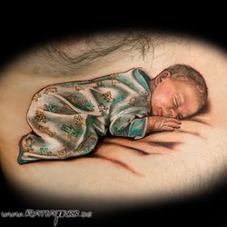 Rattattoo - Farbiges Baby Portrait Tattoo Rattattoo Freiburg