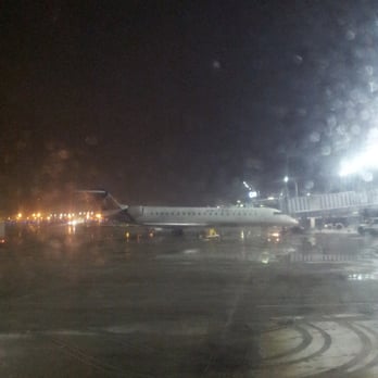 United Airlines - Getting ready to take off! Snow is cleared off the holding area. - Airlines Near Me - Chicago, Illinois