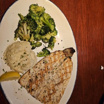 Red Lobster - Grilled Trout with mashed potatoes & broccoli! - Seafood Near Me - Omaha, Nebraska Red Lobster - Grilled Trout with mashed potatoes & broccoli! - Seafood Near Me - Omaha, Nebraska
