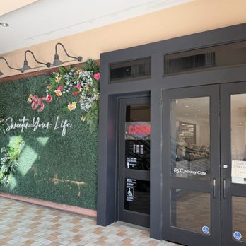 85°C Bakery Cafe-Ala Moana - Bakeries Near Me - Honolulu, Hawaii